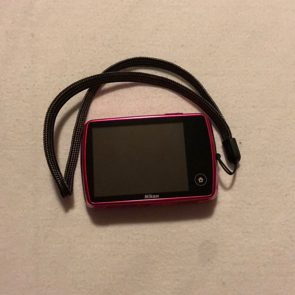 Nikon Coolpix - Picture 2 of 3